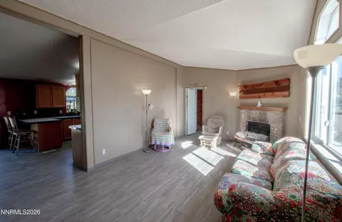 Living - 4615 Aurora Ave, Winnemucca, NV 89445 photo 4 of 4