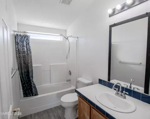Bath - 4615 Aurora Ave, Winnemucca, NV 89445 photo 3 of 3