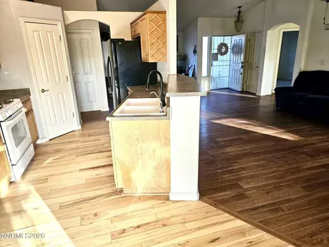 101 Shadow Mountain Dr, Fernley, NV 89408 photo 7