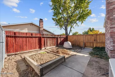 Exterior - 320 E Gault Way, Sparks, NV 89431 photo 9 of 17