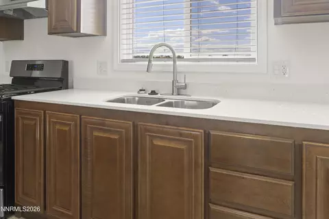 Kitchen - 5402 Desert Hills Loop, Fallon, NV 89406 photo 5 of 6