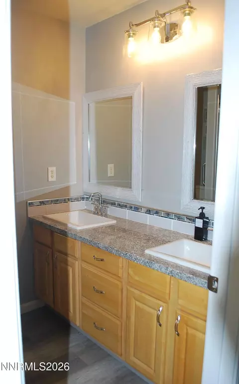 Bath - 149 Jarbidge Ct, Fallon, NV 89406 photo 3 of 8