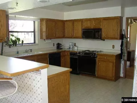 418 Carson Riv, Fallon, NV 89406 photo 2