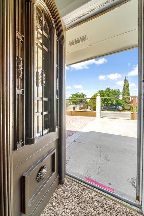 411 S Eight St, Anthony, TX 79821 photo 2