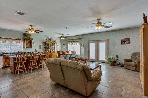 636 Myriam Dr, Anthony, TX 79821 photo 6