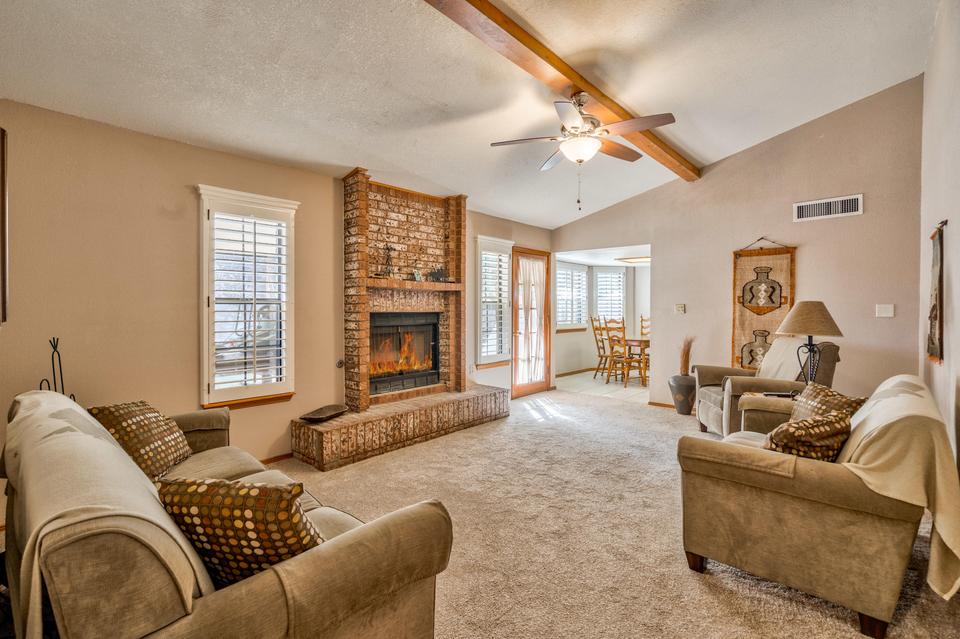  368 Higley Cir, Horizon City, TX 79928 photo 12