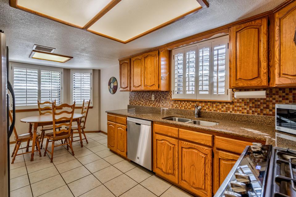  368 Higley Cir, Horizon City, TX 79928 photo 19