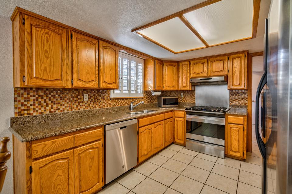  368 Higley Cir, Horizon City, TX 79928 photo 18