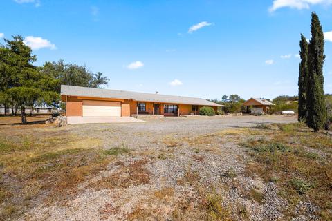 13715 N North Loop Dr, Clint, TX 79836 photo 4