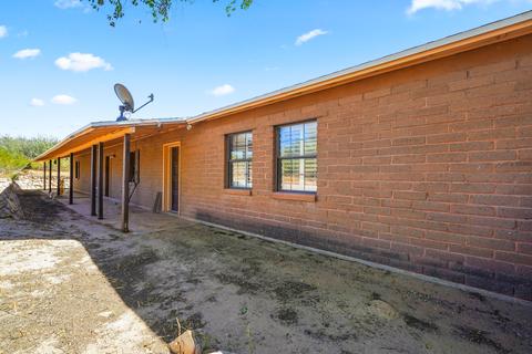13715 N North Loop Dr, Clint, TX 79836 photo 7