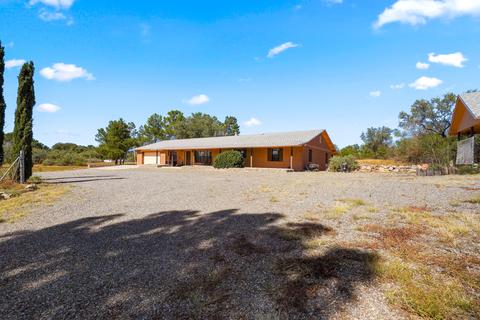 13715 N North Loop Dr, Clint, TX 79836 photo 5