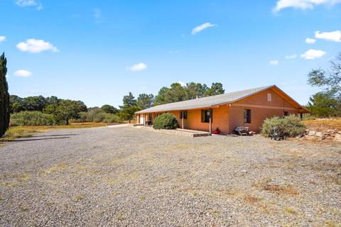 13715 N North Loop Dr, Clint, TX 79836 photo 3