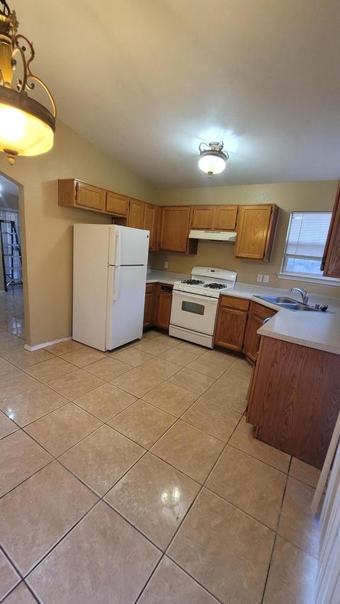 3451 Broken Bow St, El Paso, TX 79936 photo 9