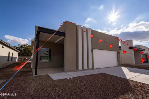 488 Deserts Dr, Socorro, TX 79927