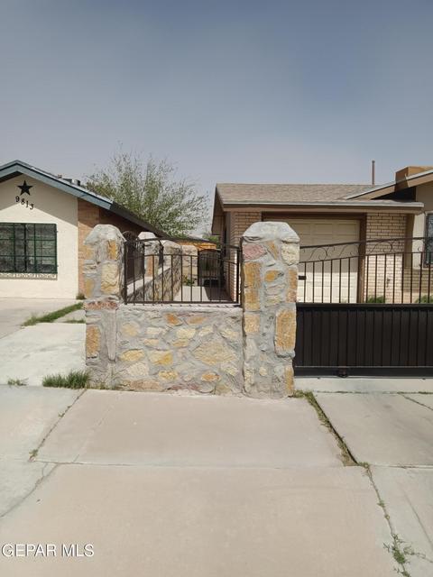 9815 Staubach Dr, El Paso, TX 79927