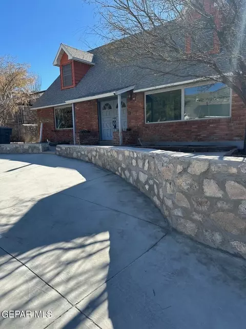704 Mc Kelligon Dr, El Paso, TX 79902