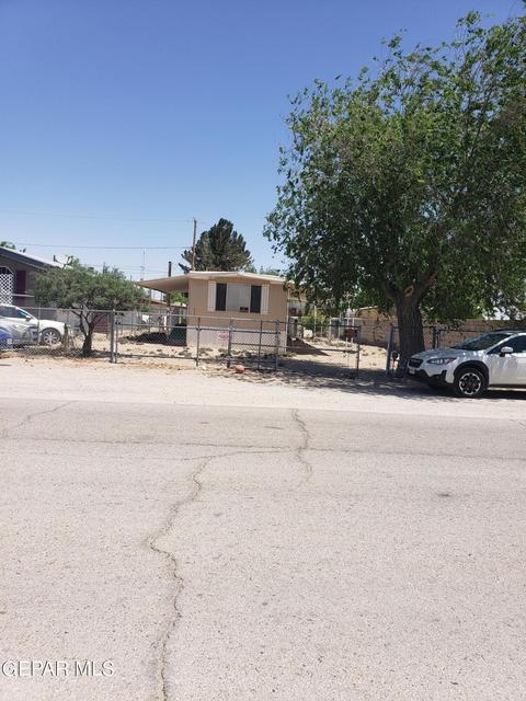 119 NW Davis St, Fabens, TX 79838