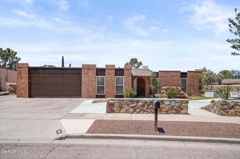 445 Penroy Ln, Horizon City, TX 79928