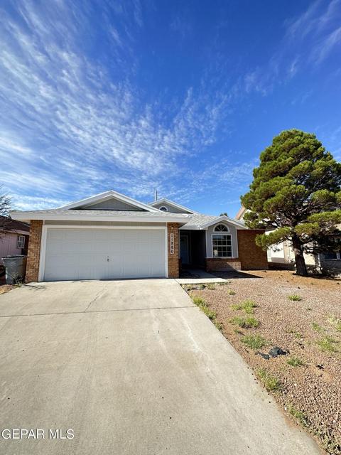 11880 Regal Banner Ln, El Paso, TX 79936
