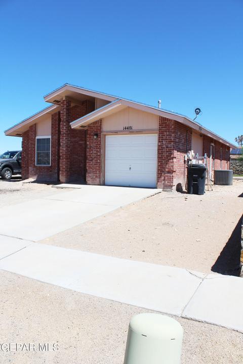 14401 Schoenfelder Ln, Horizon City, TX 79928