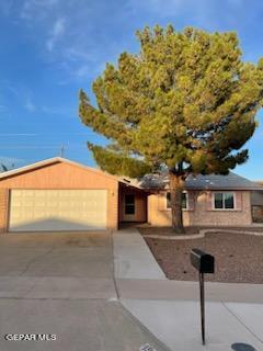 1572 Dale Douglas Dr, El Paso, TX 79936