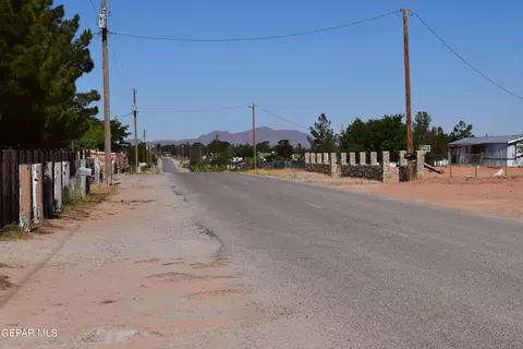 803 Paloma Dr, Chaparral, NM 88081