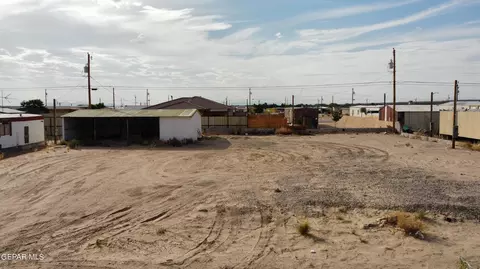 853 Mesa Silver Dr, Fabens, TX 79838