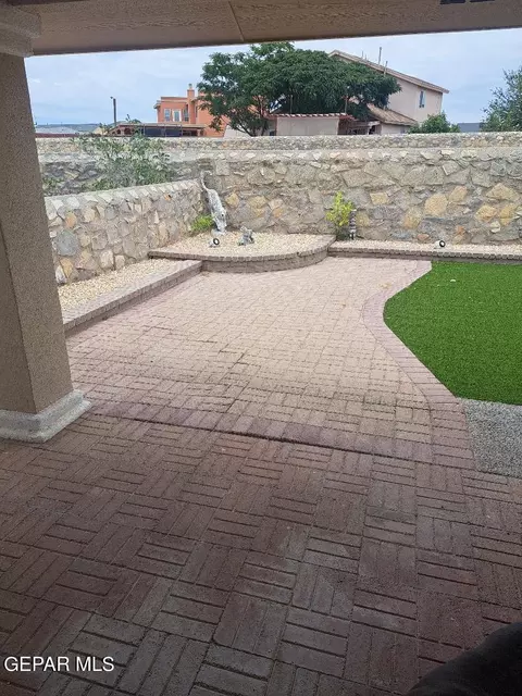 12433 Tierra Arroyo Dr, El Paso, TX 79938