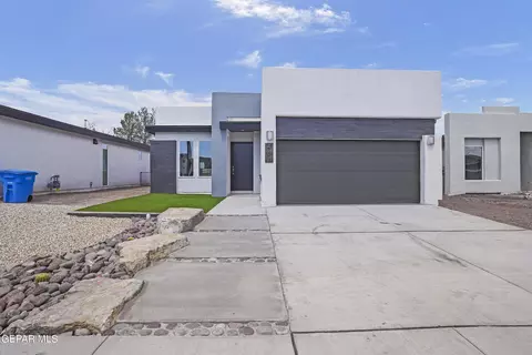 461 Plateau Dr, Socorro, TX 79927