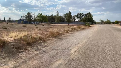 5331 Dow Ln, El Paso, TX 79938