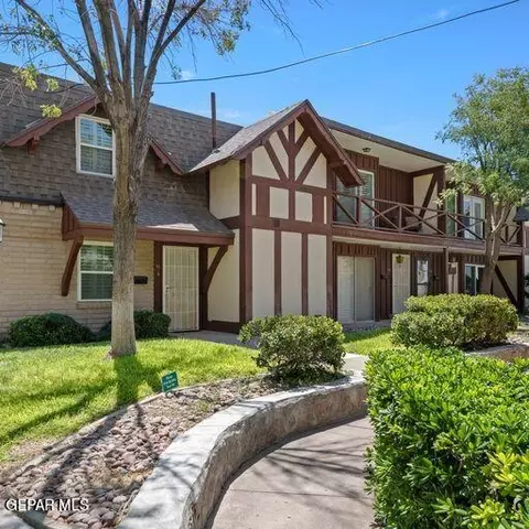 500 Thunderbird Dr #94, El Paso, TX 79912