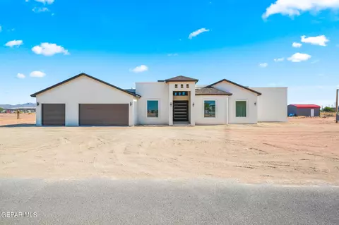 1180 Luna Dr, Chaparral, NM 88081