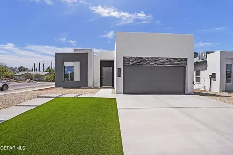 465 Plateau Dr, Socorro, TX 79927