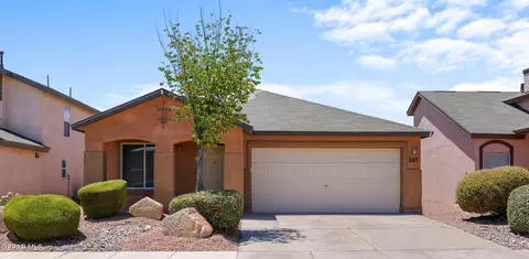 527 Emerald Green Dr, Horizon City, TX 79928