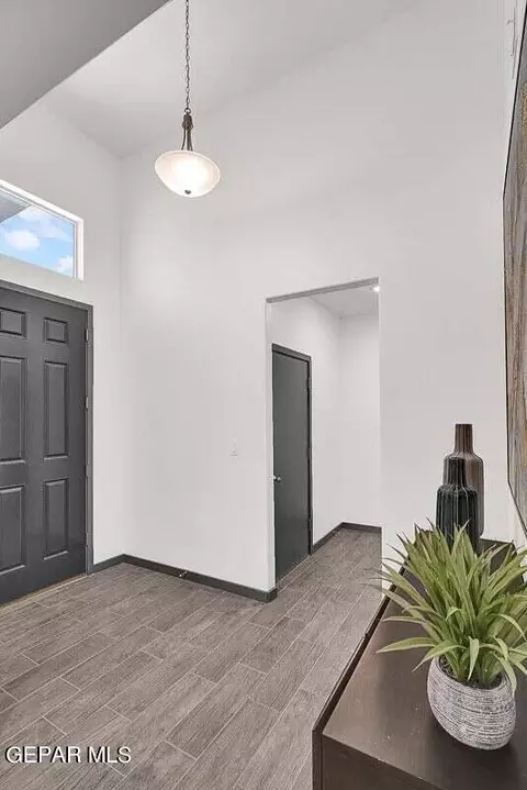 2350 Enchanted Crown Ln, El Paso, TX 79911