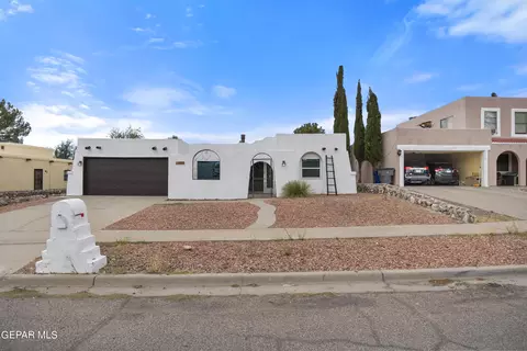 5525 Beth View Dr, El Paso, TX 79932