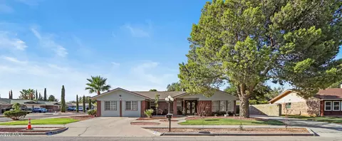 351 Roslyn Dr, Horizon City, TX 79928