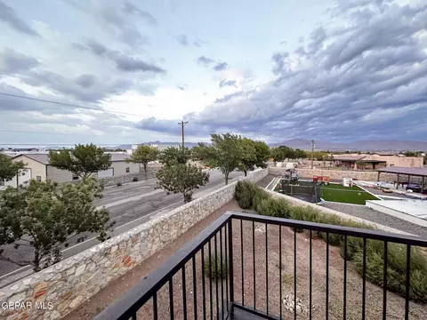 705 Valley Pine Dr, El Paso, TX 79932