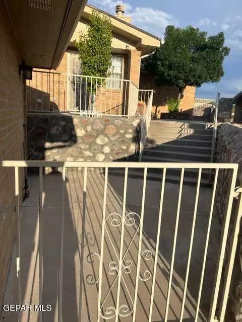 112 Silver Shadow Dr, El Paso, TX 79912
