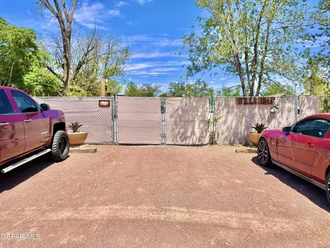 501 Buford Rd, Socorro, TX 79927