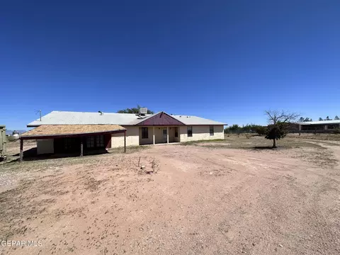 712 Paloma Dr, Chaparral, NM 88081