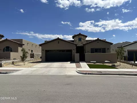 220 Emerald Sun Dr, Horizon City, TX 79928