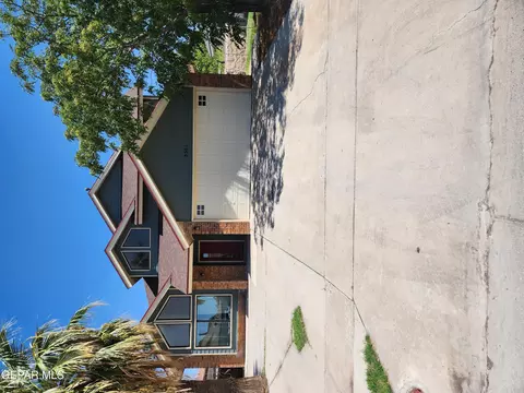 8561 Mackenzie Dr, El Paso, TX 79907
