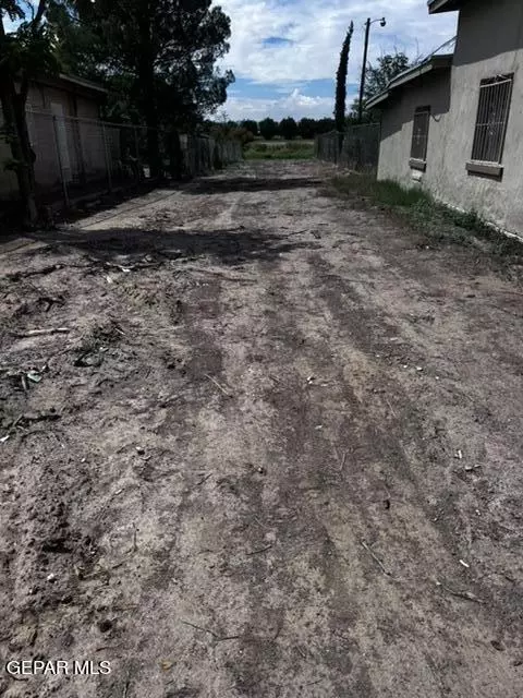 322 E River St, Fabens, TX 79838 photo 2