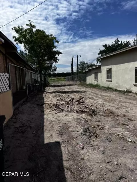 322 E River St, Fabens, TX 79838 photo 3