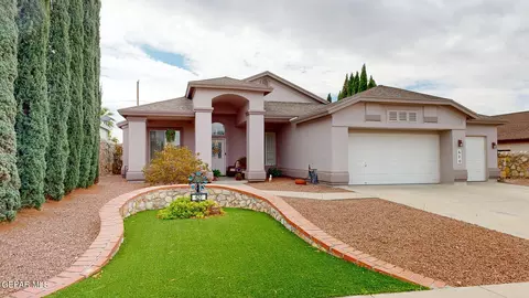 620 Phil Hansen Dr, Canutillo, TX 79835