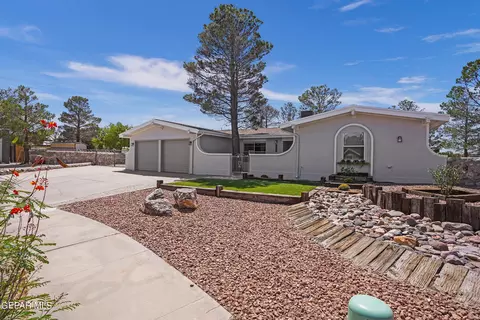 1577 Wanda Ct, Horizon City, TX 79928