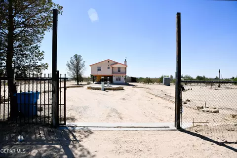 15260 Radlite Dr, Clint, TX 79836