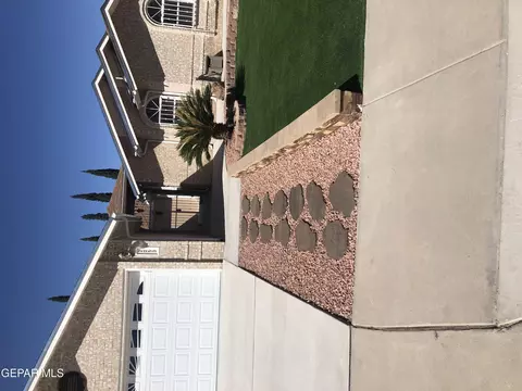 2053 Thunder Ridge Dr, El Paso, TX 79938