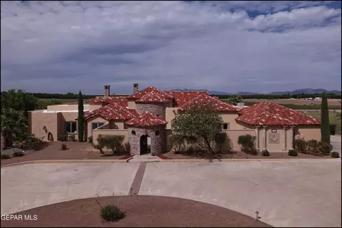 30 Cielo Dorado Dr, Anthony, NM 88021